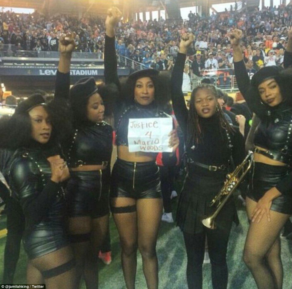 Se Beyoncé non si scuserà per il suo show al Superbowl, la polizia di New York smetterà di proteggerla